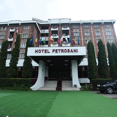 De Inchiriat - Petroshani Srl * 彼得罗沙尼